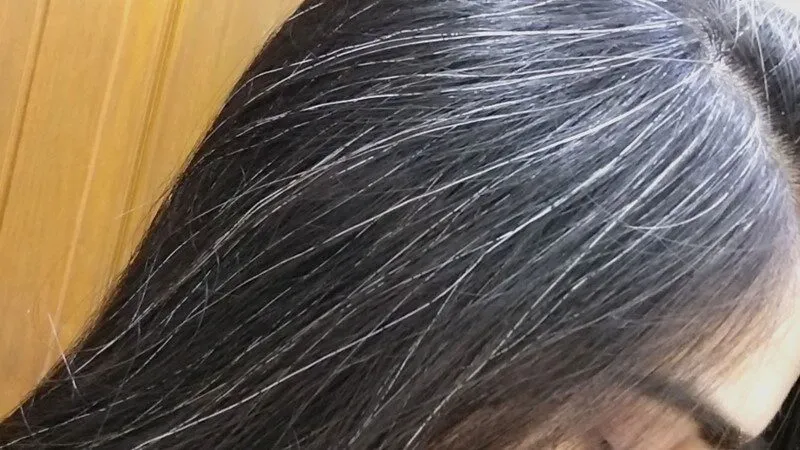 Ngủ nằm mơ thấy tóc mình nửa bạc nửa đen là điềm báo xấu Ngủ nằm mơ thấy tóc mình nửa bạc nửa đen là điềm báo xấu